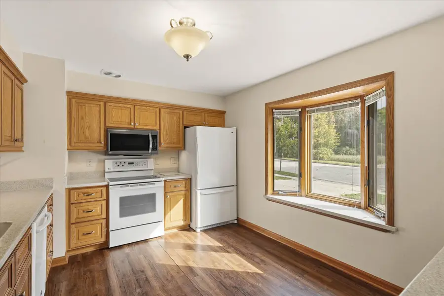 1608 Willow Ct, Grafton, WI 53024 - #2