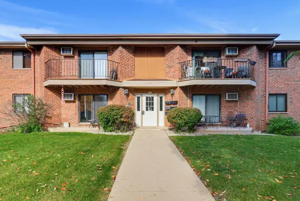 4415 S Greenridge Cir, Greenfield, WI 53220