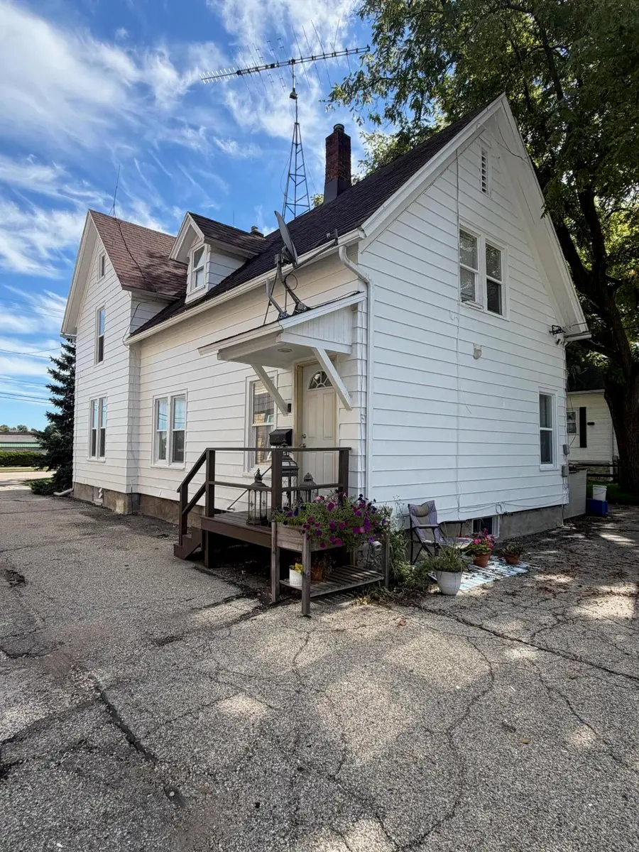 165 S Pine St, Burlington, WI 53105 - #2