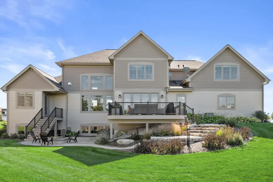 1649 Spring Valley Rd, Hartland, WI 53029 - #2