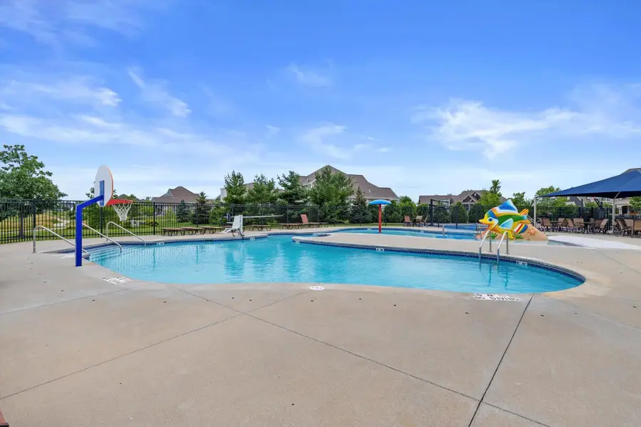 1649 Spring Valley Rd, Hartland, WI 53029 - #3