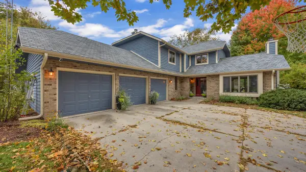 705 River Oaks Dr, Sheboygan Falls, WI 53085