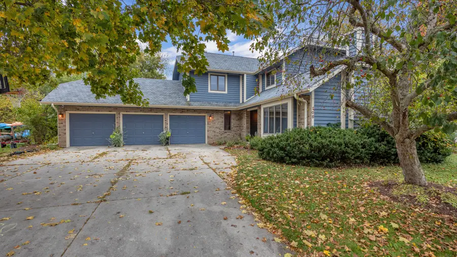 705 River Oaks Dr, Sheboygan Falls, WI 53085 - #2