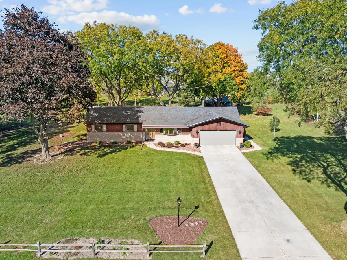 4824 N Parke Ridge Ln, Sheboygan, WI 53083 - #1