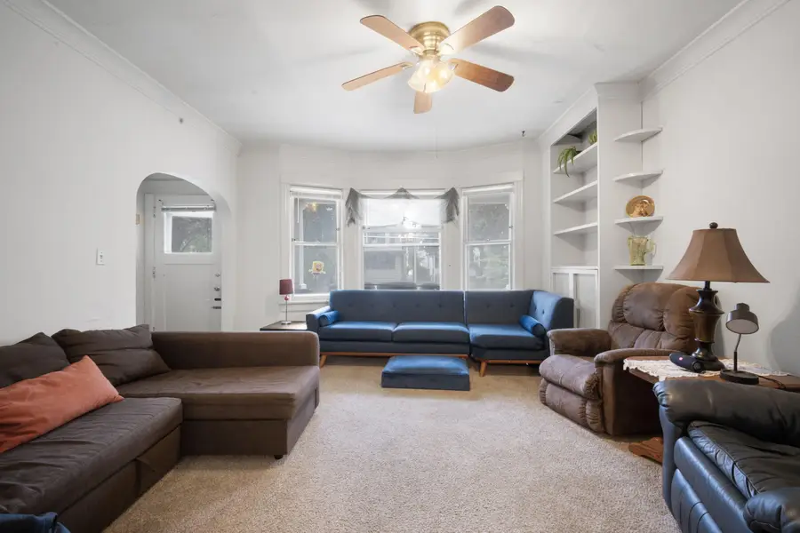 2911 N Maryland Ave, Milwaukee, WI 53211 - #3