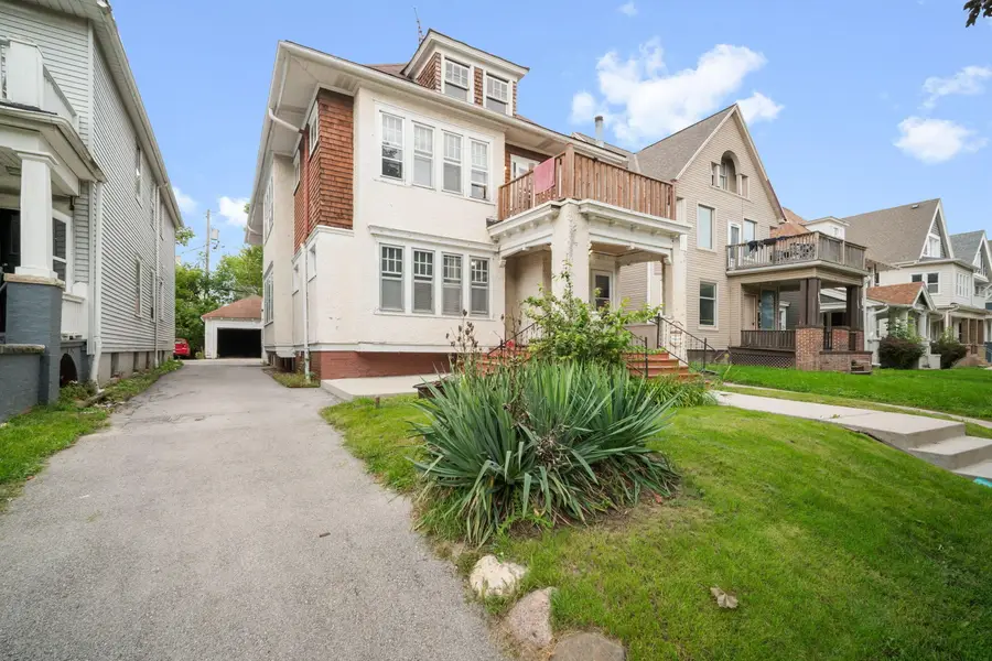 2917 N Maryland Ave, Milwaukee, WI 53211 - #2
