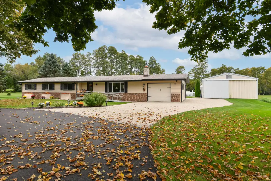 N1615 Center Dr, Bloomfield, WI 53128 - #2
