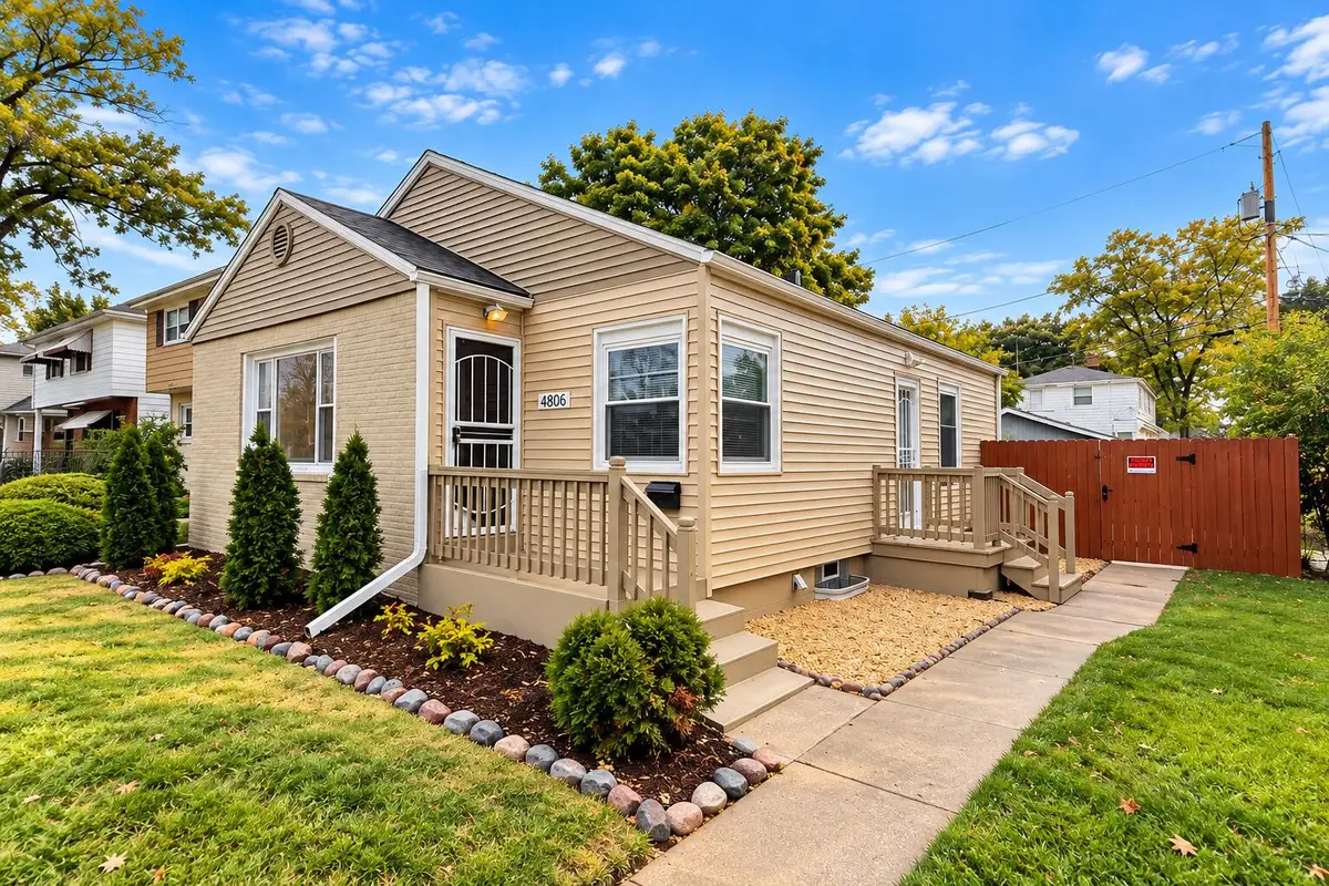4806 W Hampton Ave, Milwaukee, WI 53218 - #1
