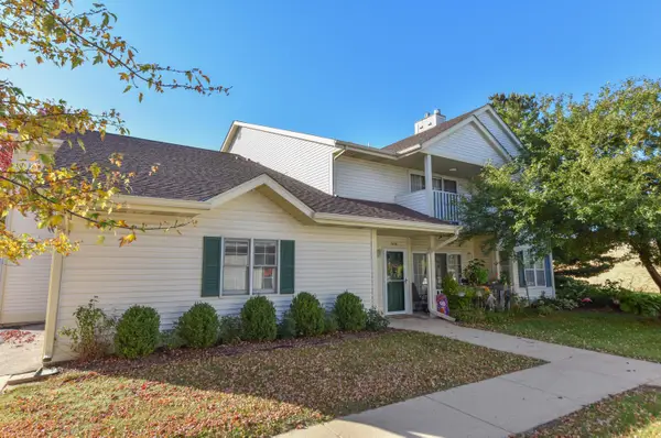 252 Bur Oak Ln, Grafton, WI 53024