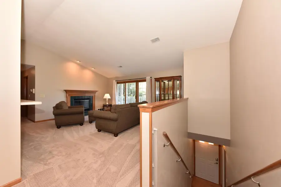 252 Bur Oak Ln, Grafton, WI 53024 - #3