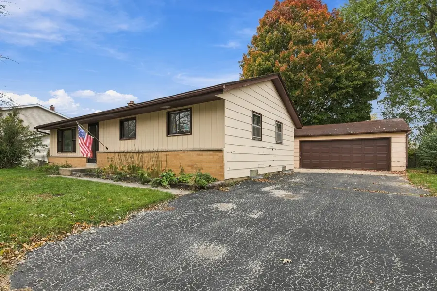 228 S Regis Rd, Saukville, WI 53080 - #3