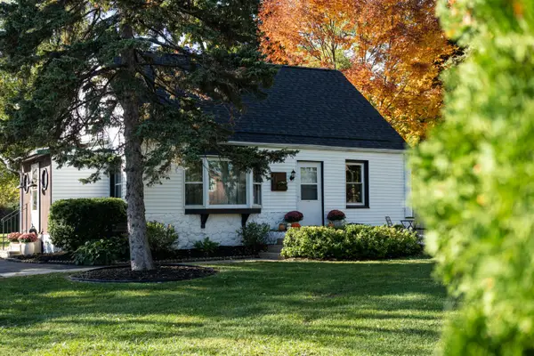 215 E Forest Hill Ave, Oak Creek, WI 53154