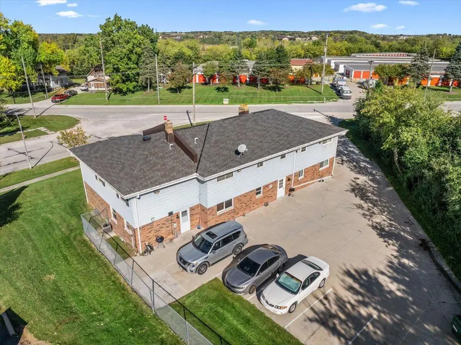 8633 N Granville Rd, Milwaukee, WI 53224 - #3
