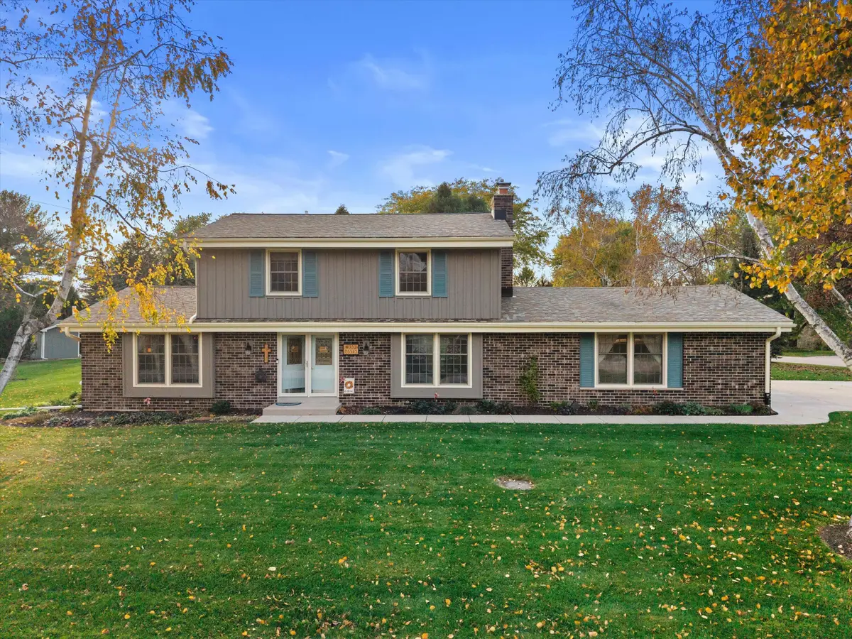 W332N5543 Linden Cir W, Merton, WI 53058 - #1