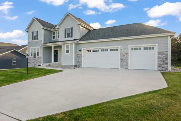 W193N5036 Rosemary Rdg, Menomonee Falls, WI 53051