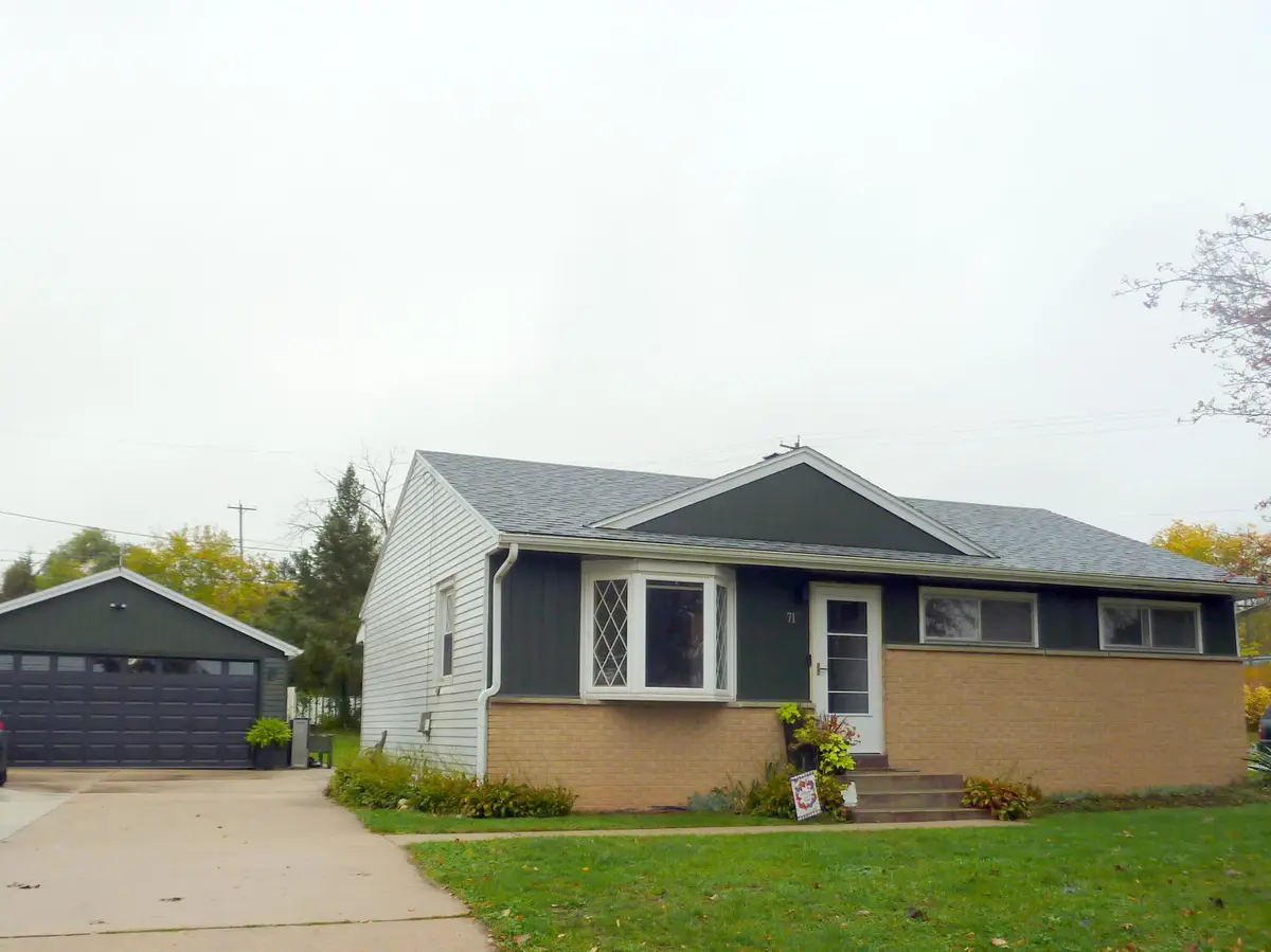 714 E Wisconsin Ave, Pewaukee, WI 53072 - #1