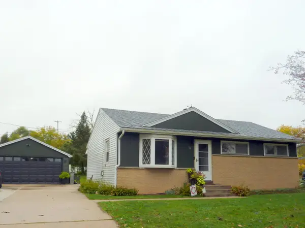 714 E Wisconsin Ave, Pewaukee, WI 53072