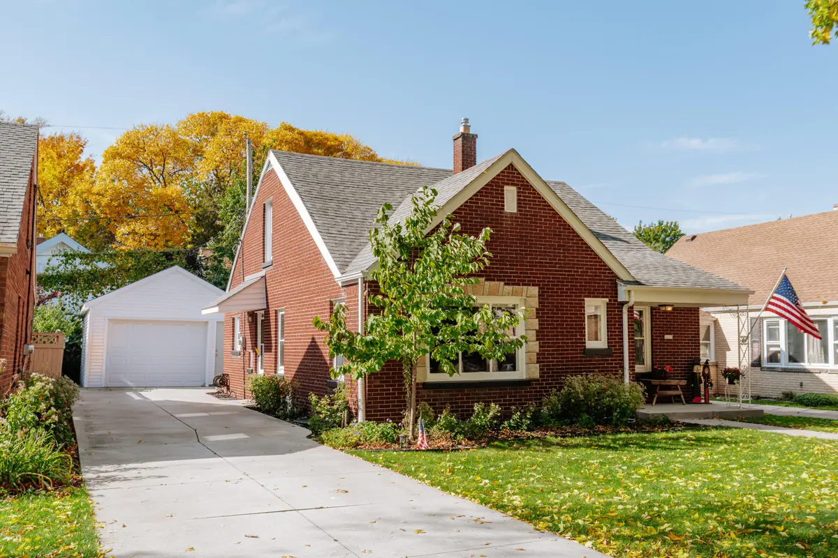 2237 Lefeber Ave, Wauwatosa, WI 53213 - #1
