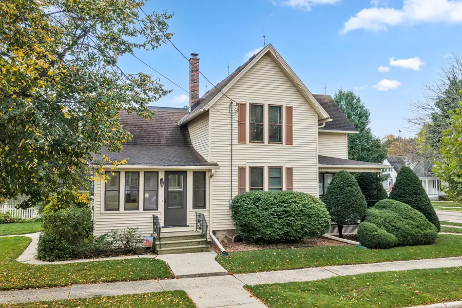 300 Edward St, Burlington, WI 53105 - #3