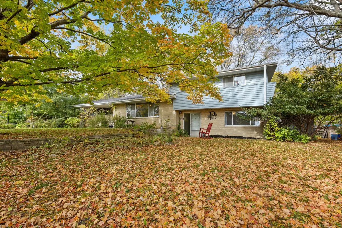 18310 Benington Dr, Brookfield, WI 53045 - #1