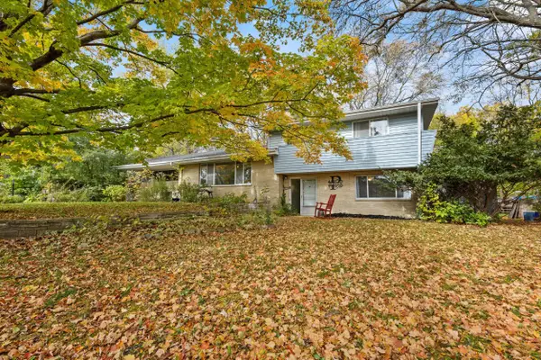 18310 Benington Dr, Brookfield, WI 53045