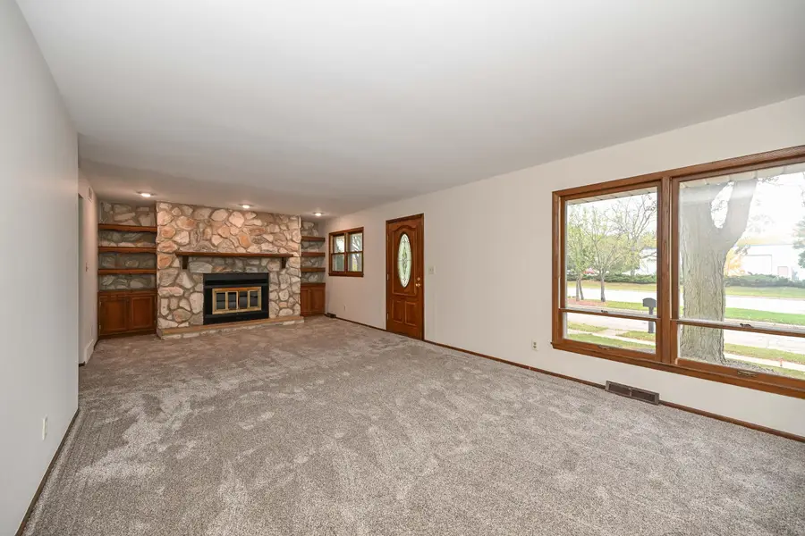 5435 S 6th St, Milwaukee, WI 53221 - #2