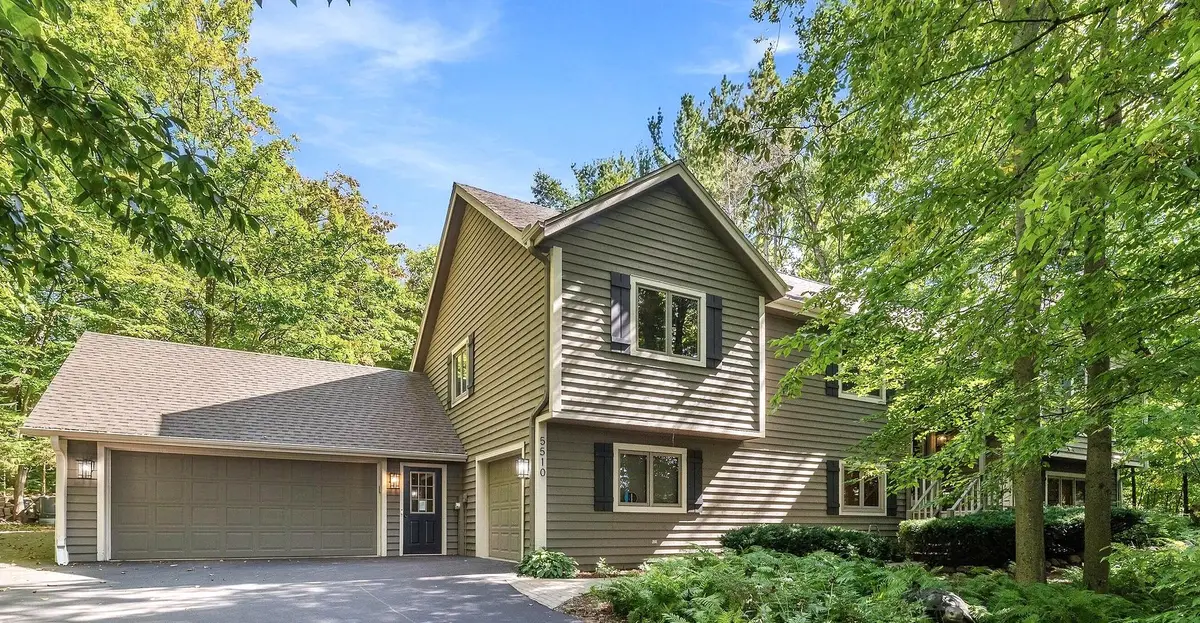 5510 Maple Rd, West Bend, WI 53095 - #1