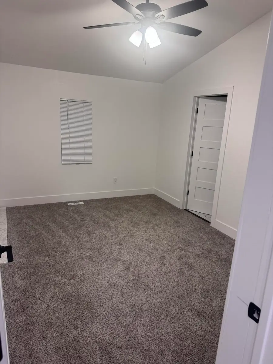 4254 S Whitnall Ave, Milwaukee, WI 53207 - #3