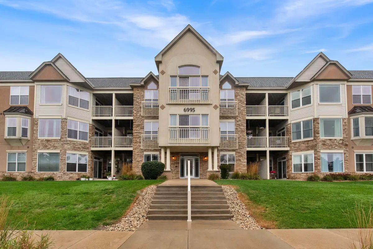 6995 S Riverwood Blvd, Franklin, WI 53132 - #1