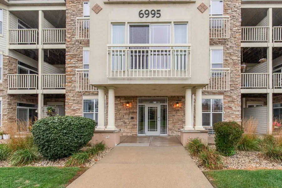 6995 S Riverwood Blvd, Franklin, WI 53132 - #2