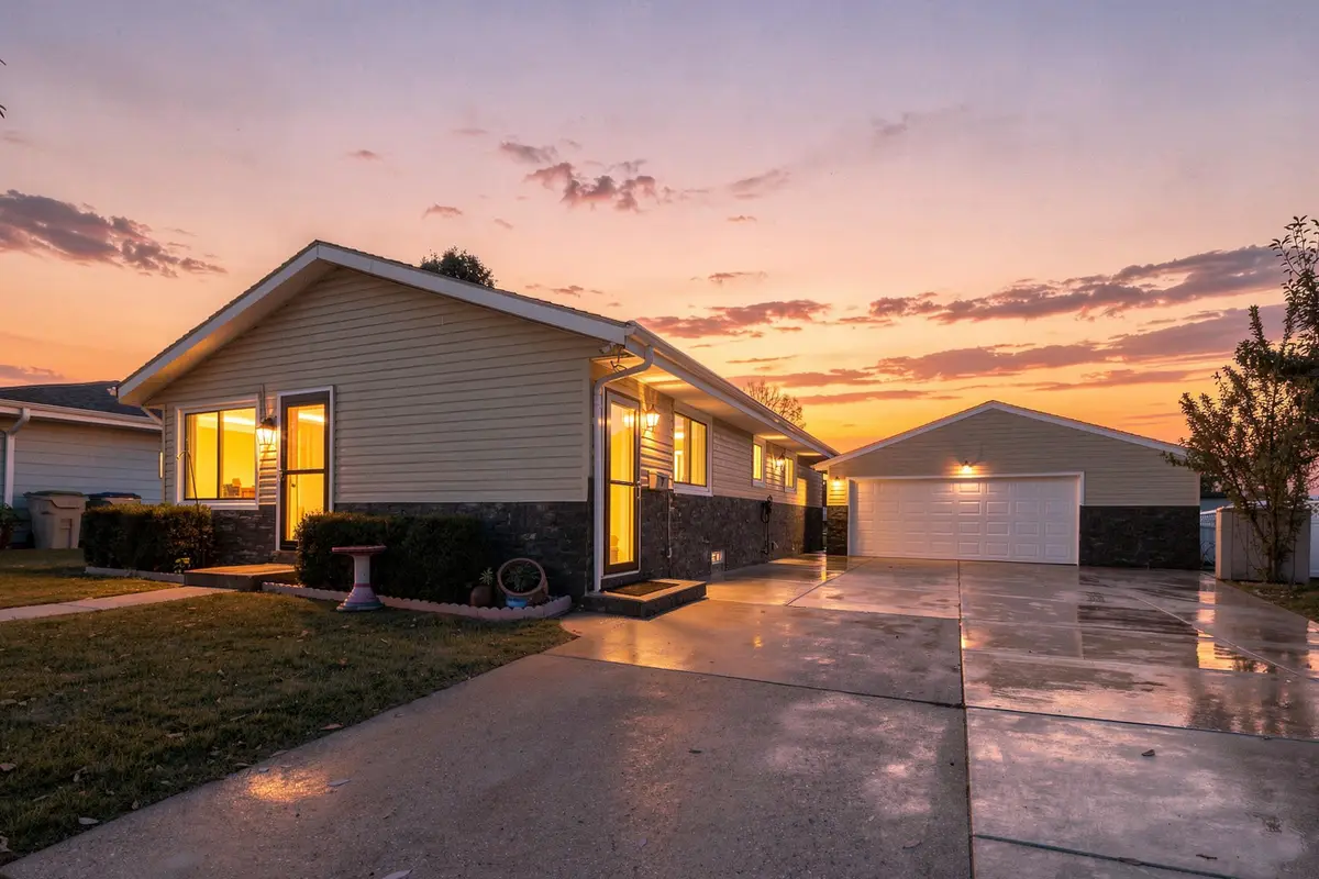 1500 W Clayton Crest Ave, Milwaukee, WI 53221 - #1