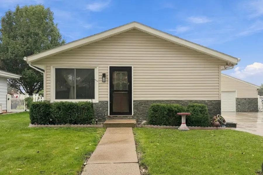 1500 W Clayton Crest Ave, Milwaukee, WI 53221 - #3