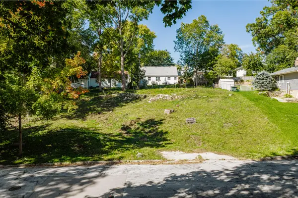 11732 W Martha Dr, Wauwatosa, WI 53226