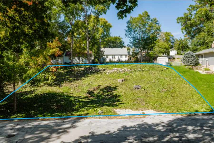 11732 W Martha Dr, Wauwatosa, WI 53226 - #2