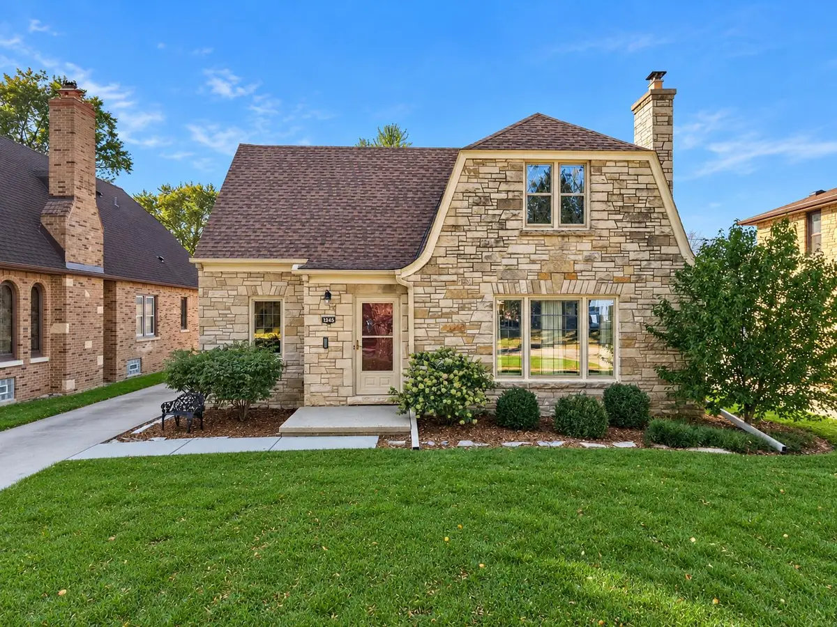 2545 N 83rd St, Wauwatosa, WI 53213 - #1