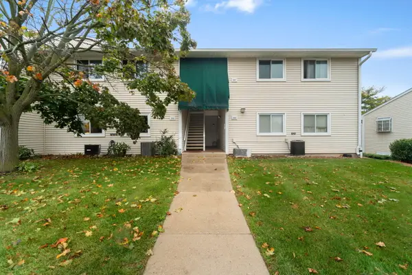 1849 Parknoll Ln, Port Washington, WI 53074
