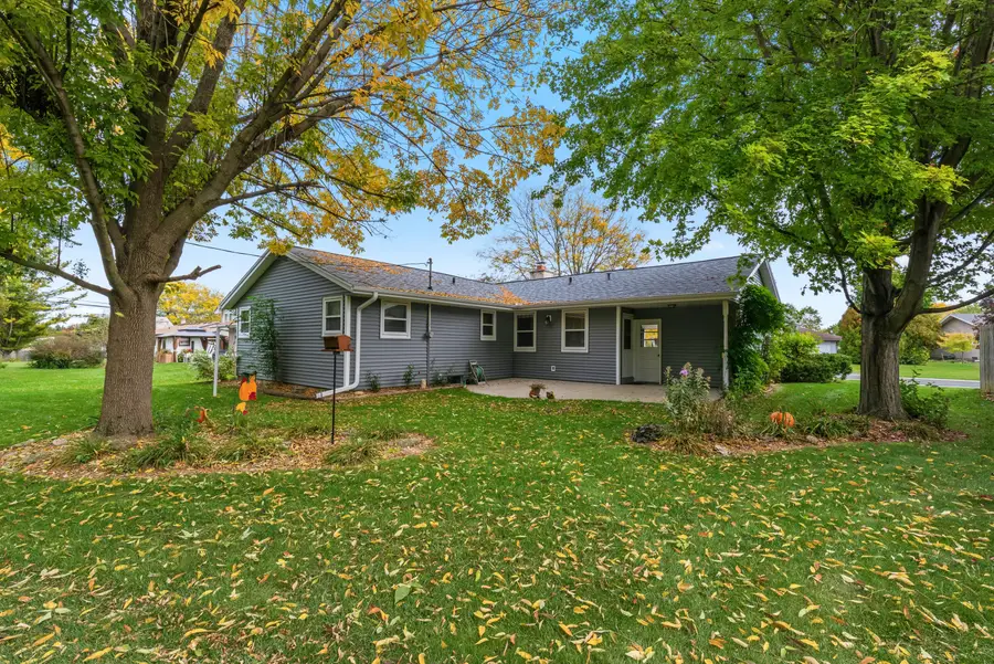 W174N9359 Devon Wood Rd, Menomonee Falls, WI 53051 - #2