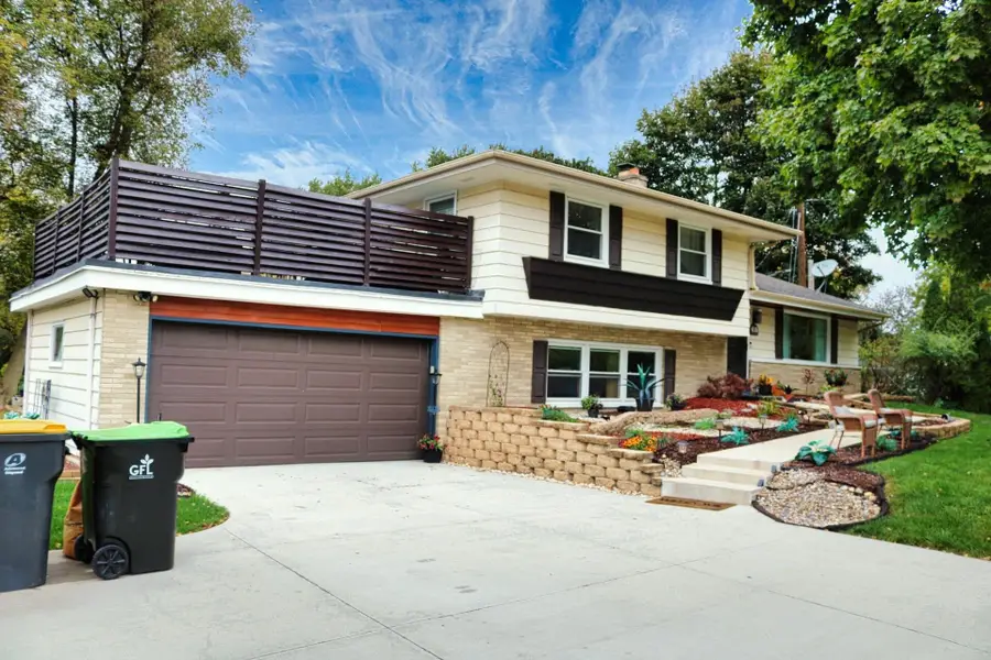 416 S Green Bay Rd, Mount Pleasant, WI 53406 - #2