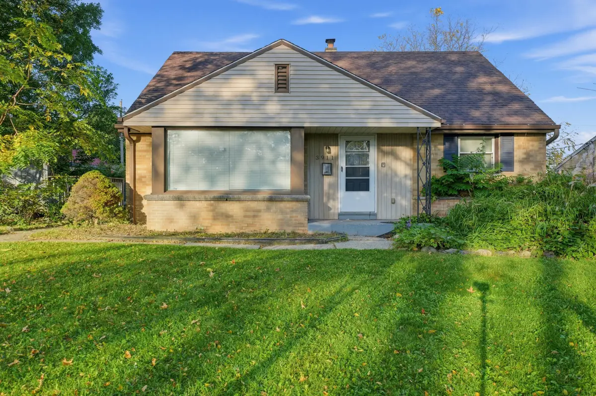 3911 N 77th St, Milwaukee, WI 53222 - #1