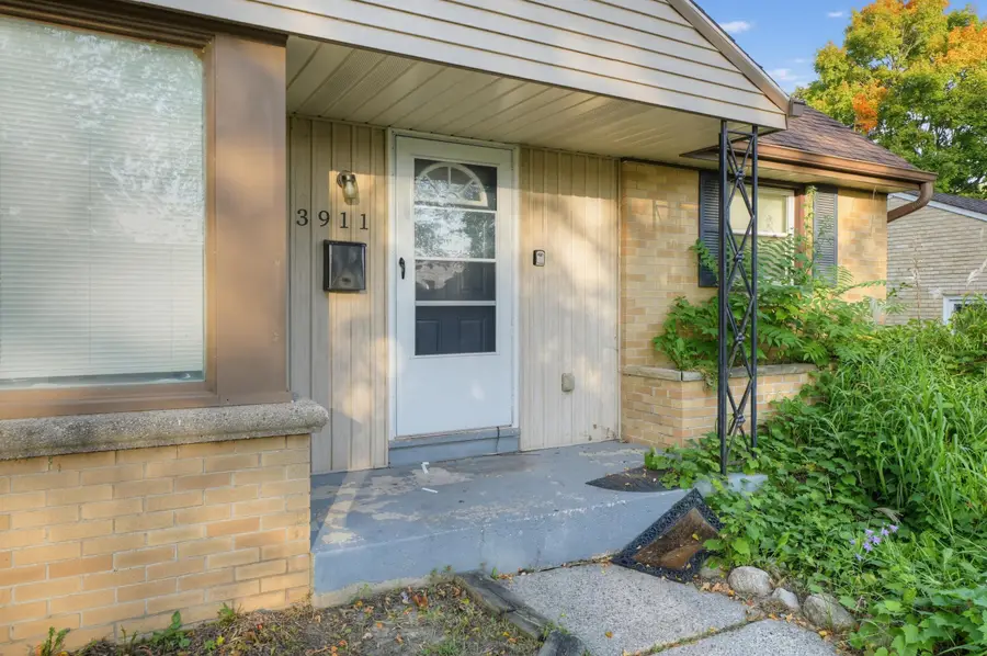 3911 N 77th St, Milwaukee, WI 53222 - #3