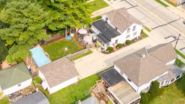 213 Kettle Moraine Dr S, Slinger, WI 53086