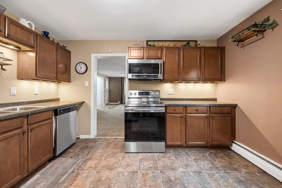 213 Kettle Moraine Dr S, Slinger, WI 53086 - #2