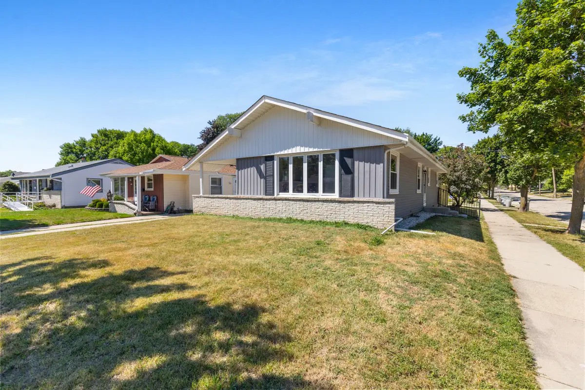 9600 W Morgan Ave, Milwaukee, WI 53228 - #1