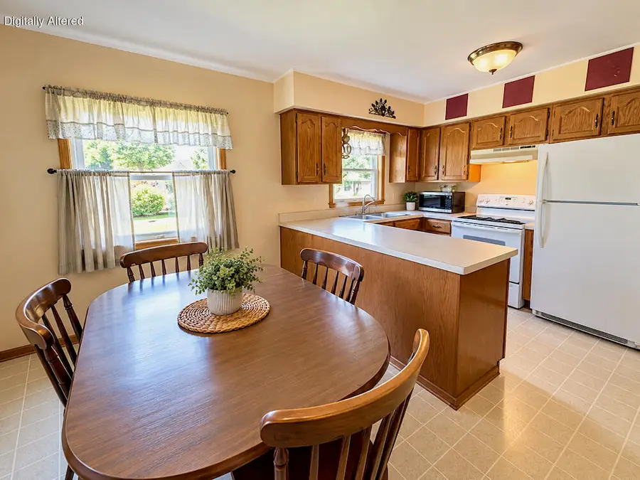 1045 Sundown Ct, Mukwonago, WI 53149 - #3