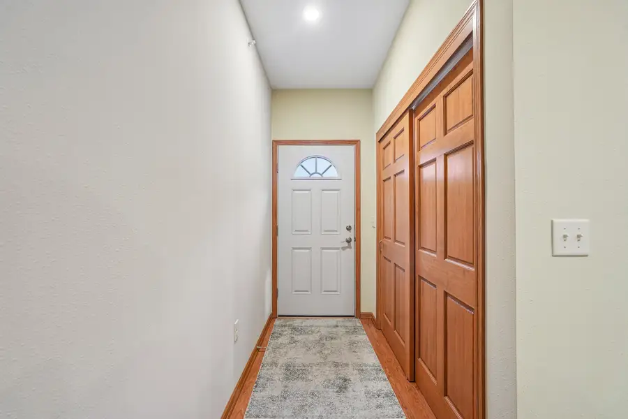 410 W Aspen Dr, Oak Creek, WI 53154 - #3