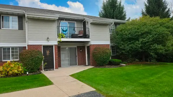 W168N11065 Ashbury Cir, Germantown, WI 53022