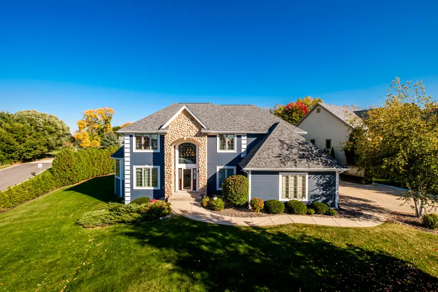 W217N5422 Taylors Woods Dr, Menomonee Falls, WI 53051 - #2