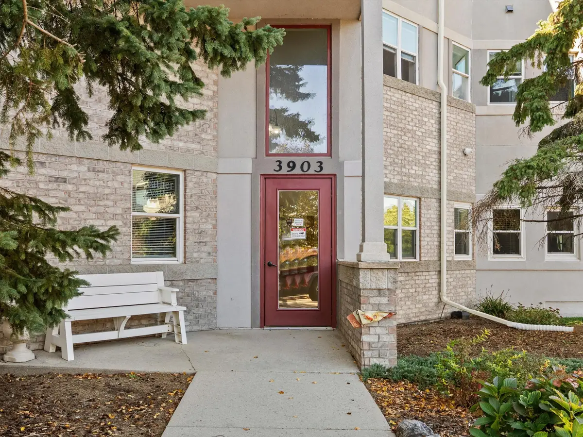3903 Heather Valley Rd, Sheboygan, WI 53083 - #1