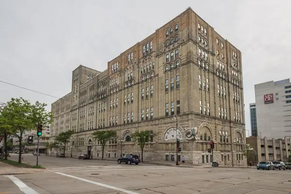 270 E Highland Ave, Milwaukee, WI 53202