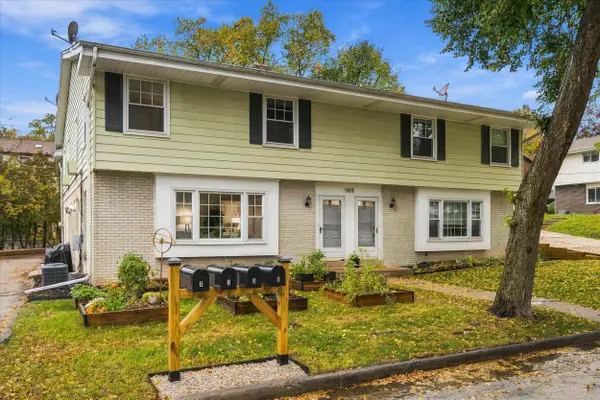 969 N 123rd St, Wauwatosa, WI 53226